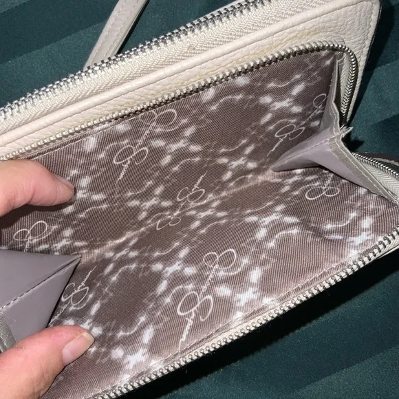 Jessica Simpson Taupe Bow Back Zip Wallet Wristlet 8” X 4.5” X 1” NWOT - Picture 7 of 16